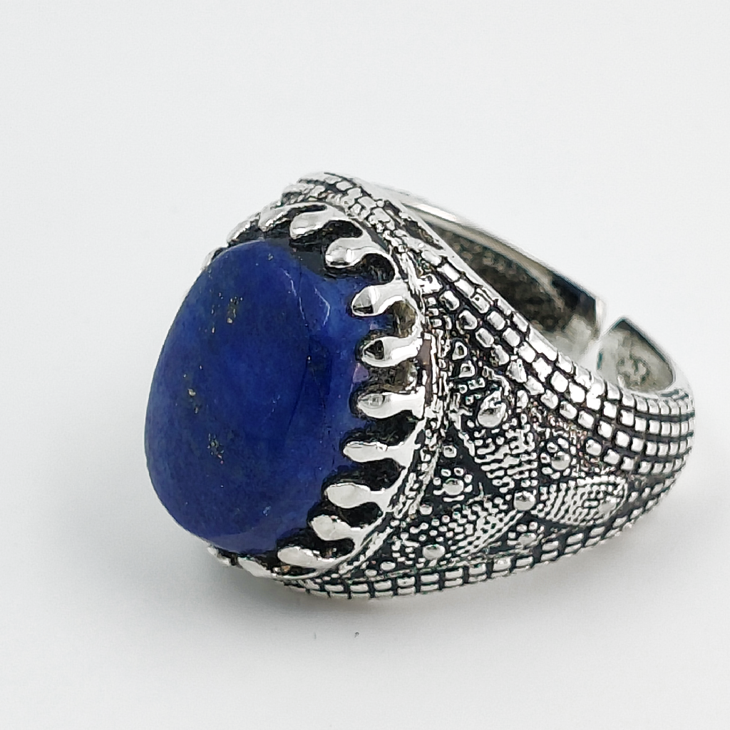 Royal Antique Lapis Lazuli Ring (10 Carat)