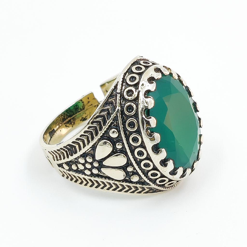 Royal Antique Onyx Ring (10.00 Carat)