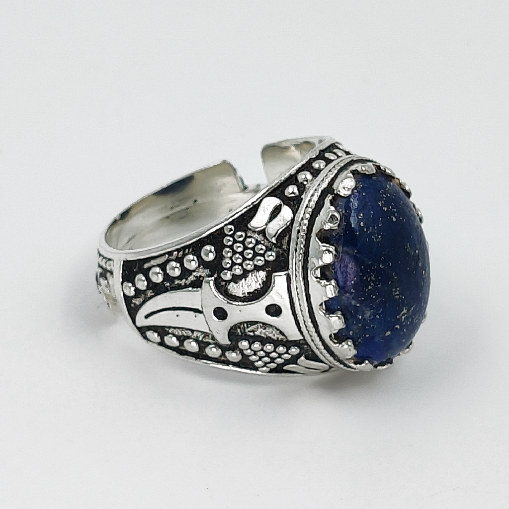 Royal Antique Lapis Lazuli Ring (9.20 Carat)