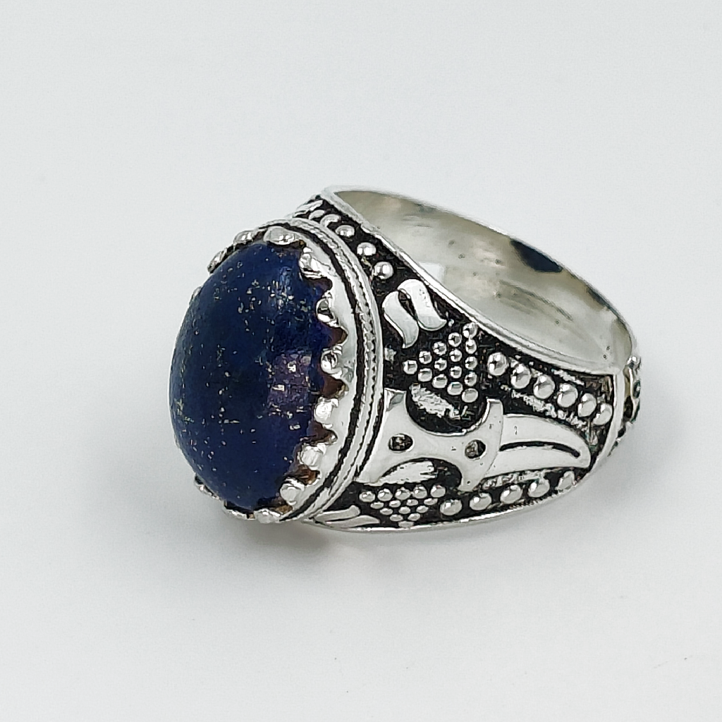 Royal Antique Lapis Lazuli Ring (9.20 Carat)