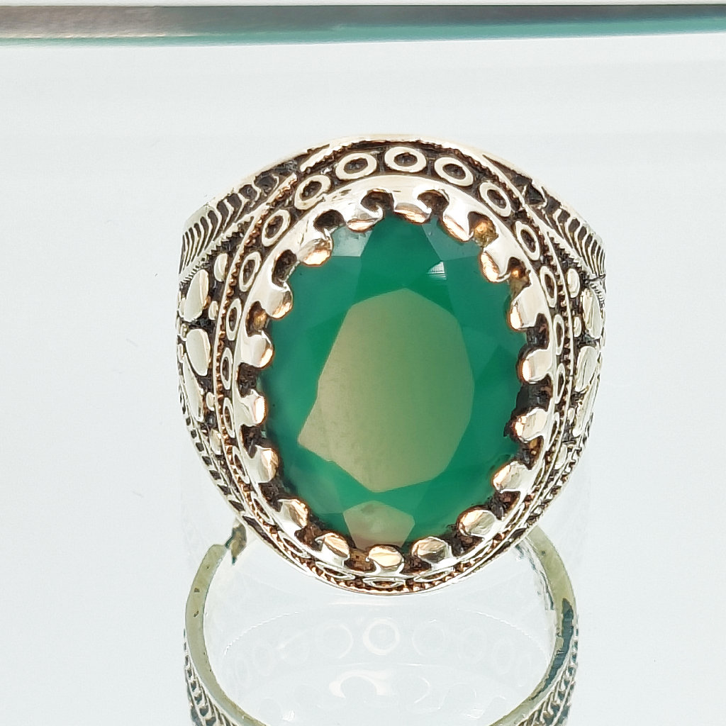 Royal Antique Onyx Ring (10.00 Carat)