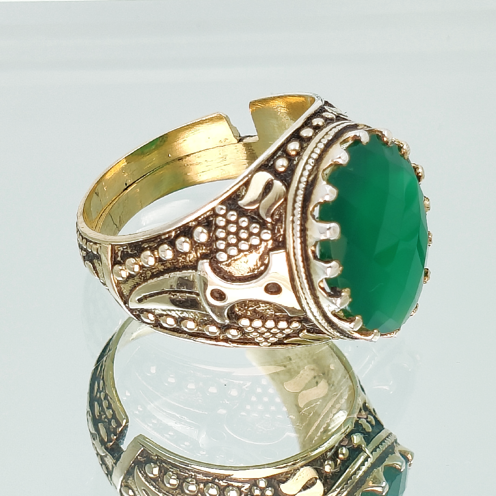 Royal Antique Onyx Ring (10.50 Carat)