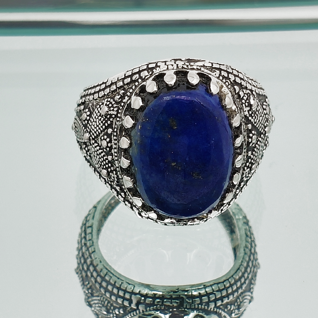 Royal Antique Lapis Lazuli Ring (10 Carat)