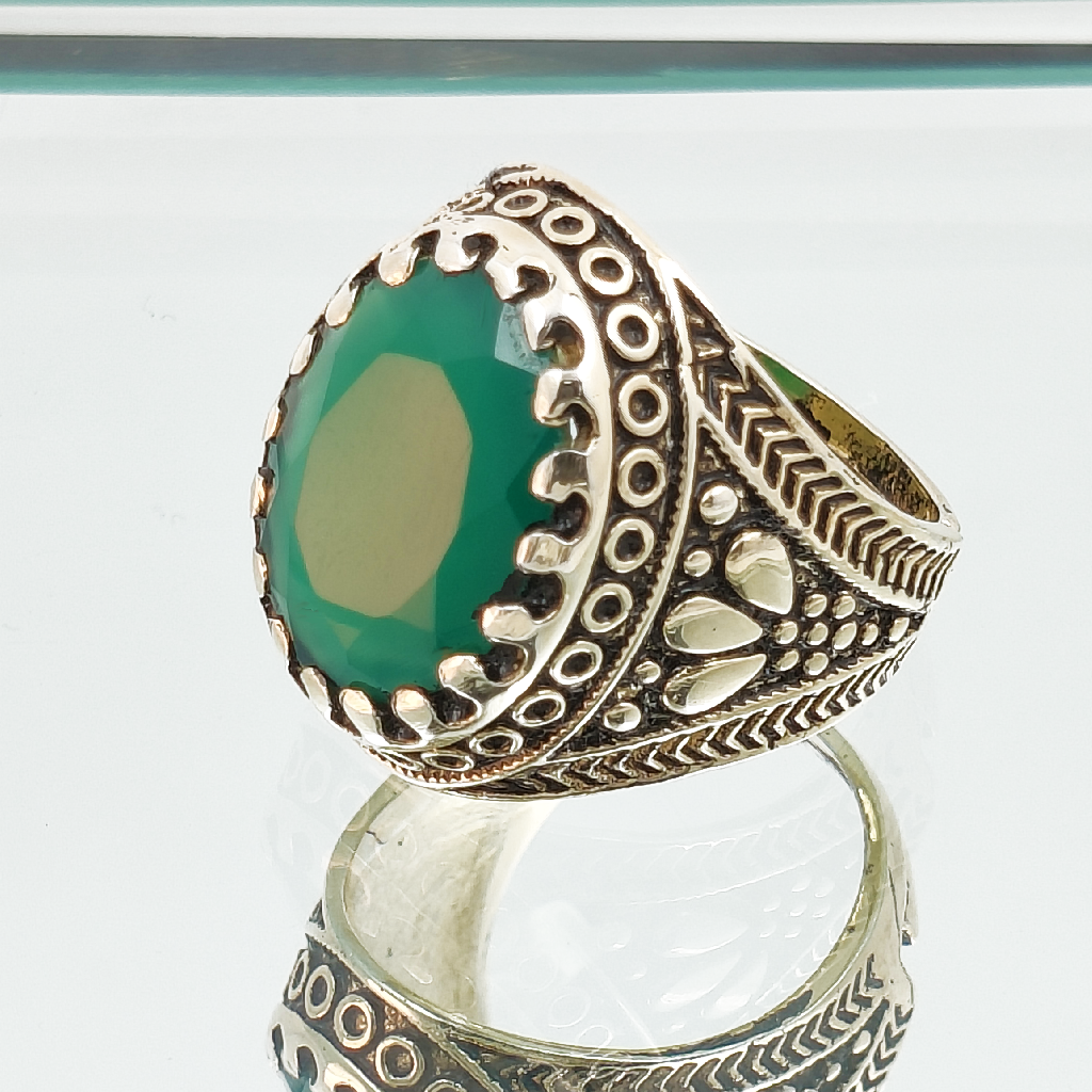 Royal Antique Onyx Ring (10.00 Carat)