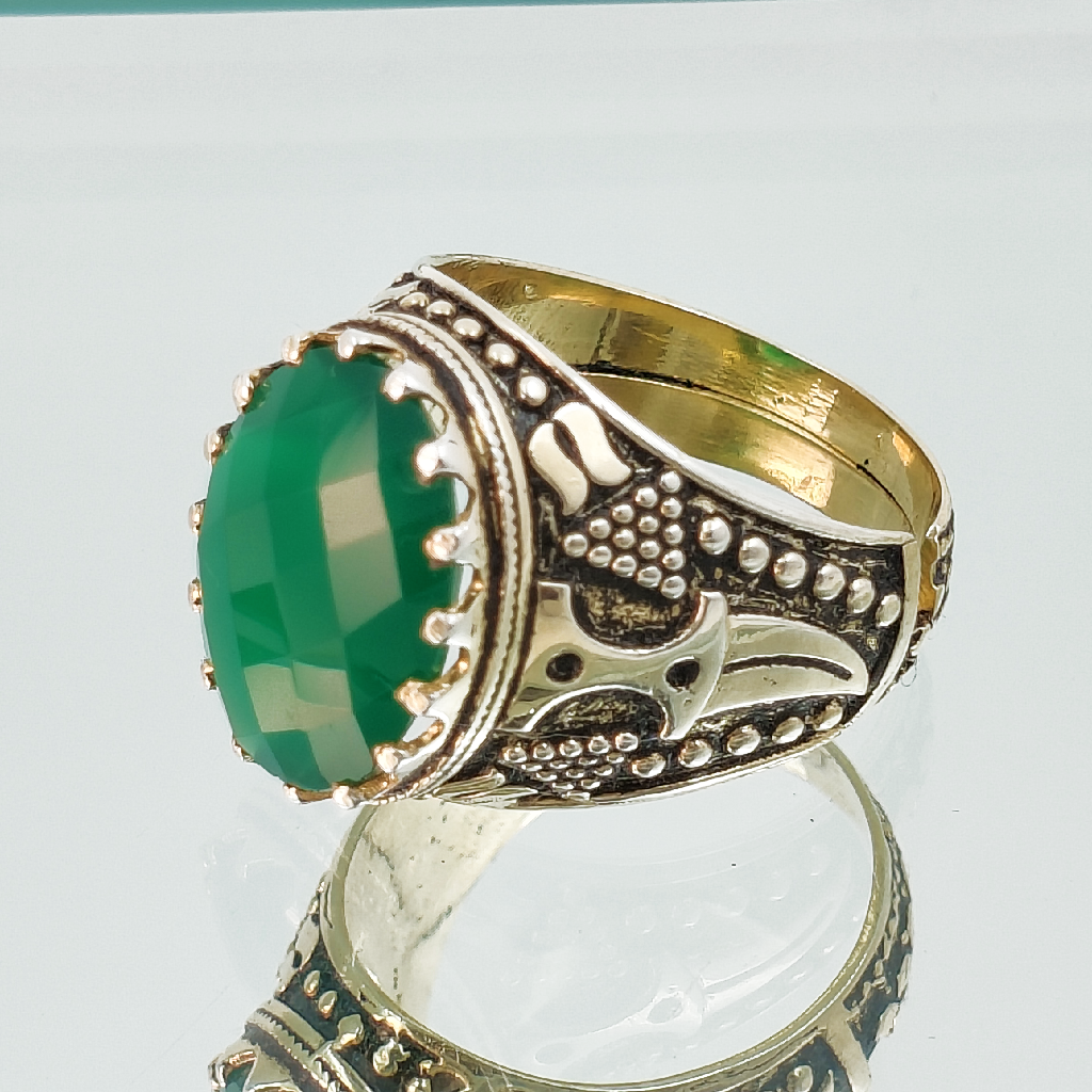 Royal Antique Onyx Ring (10.50 Carat)