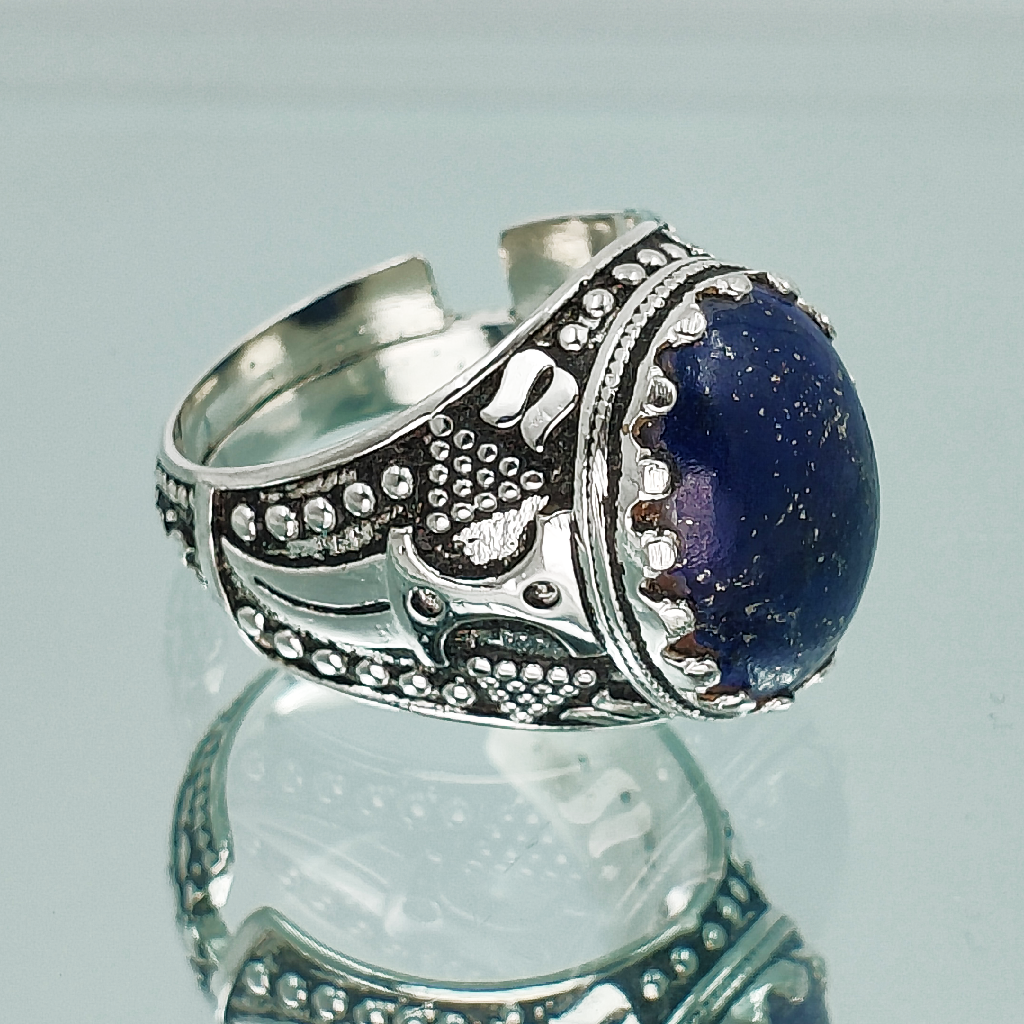 Royal Antique Lapis Lazuli Ring (9.20 Carat)