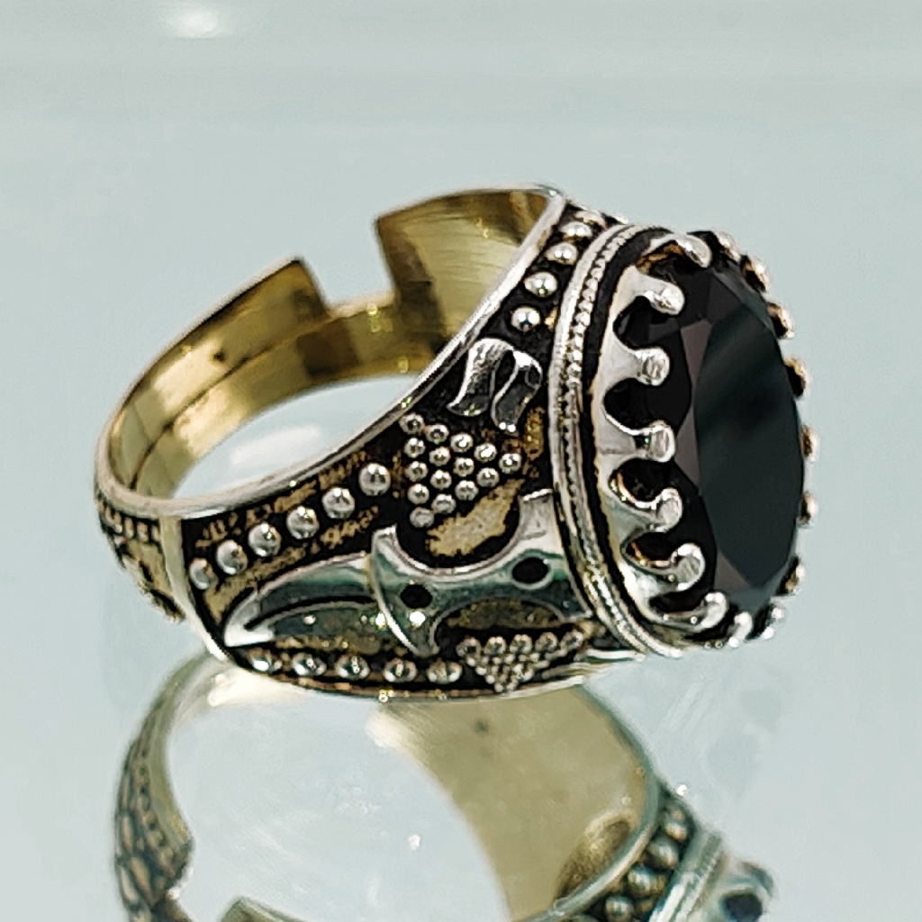 Royal Antique Black Agate Ring (11.20 Carat)