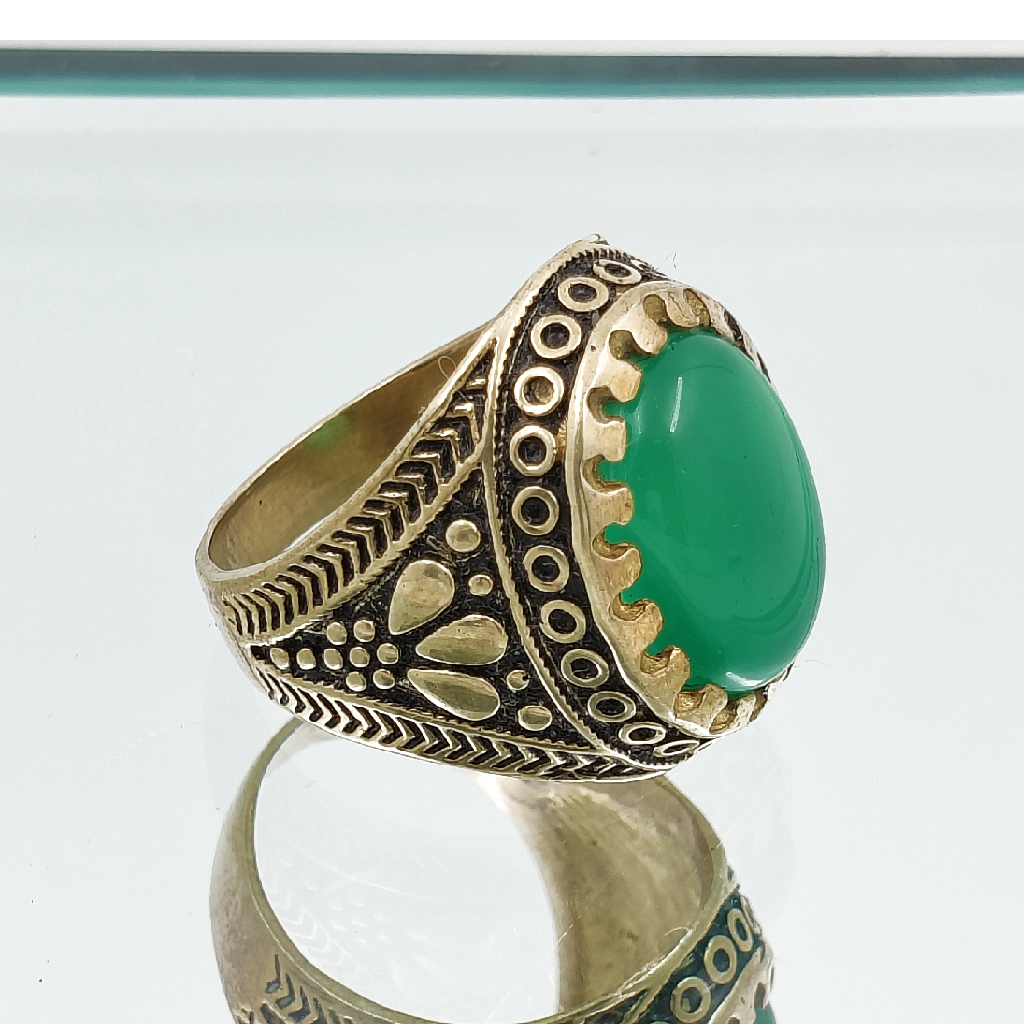Royal Antique Onyx Ring (11 Carat)