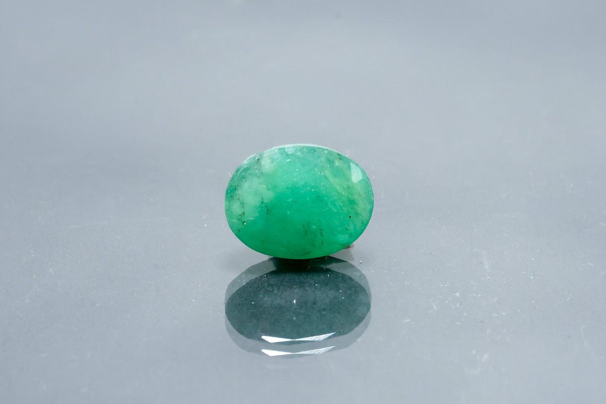 emerald 5.26 carat front image