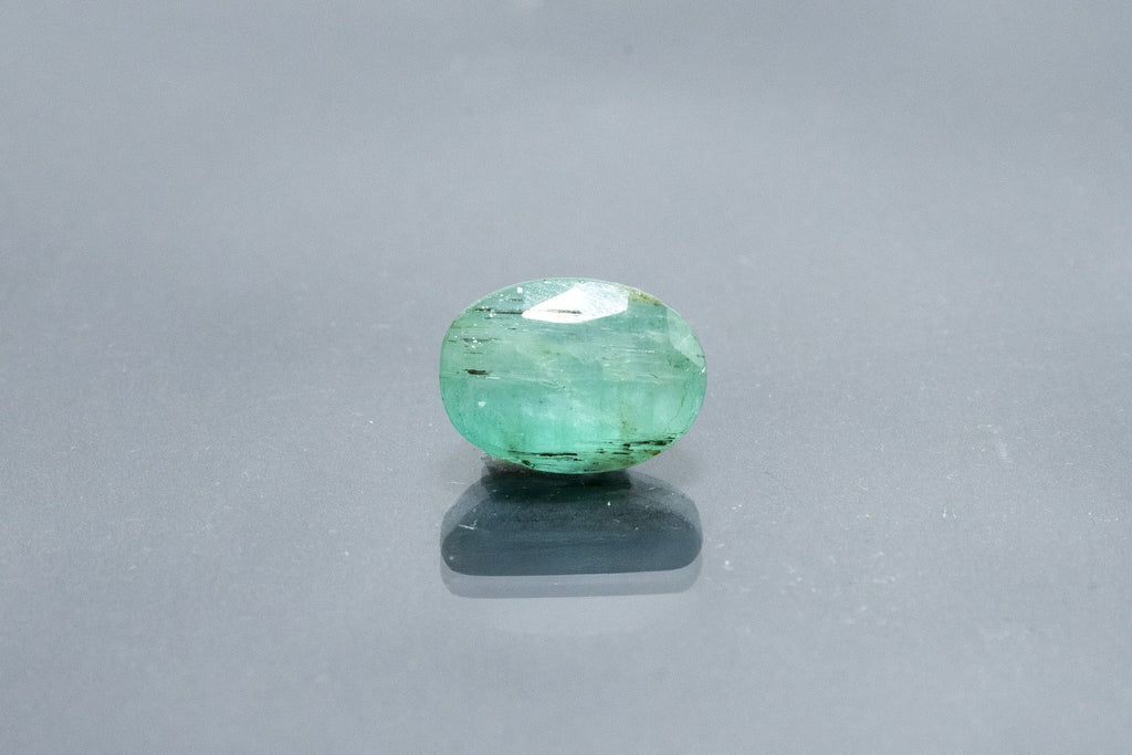 emerald 5.45 carat front image