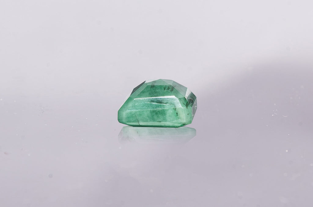 emerald 5.13 carat side image