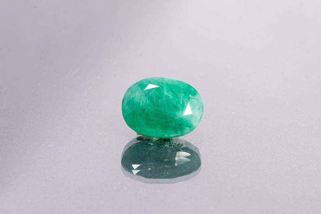 emerald 8.19 carat front image