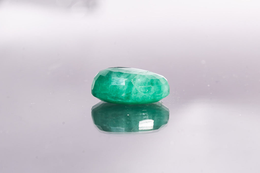 emerald 8.19 carat side image