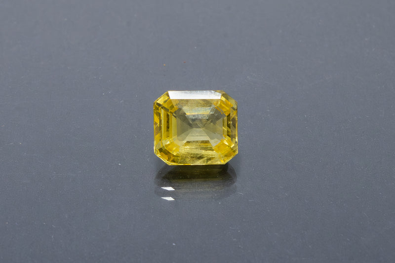 Yellow Sapphire (5.68 Carat)