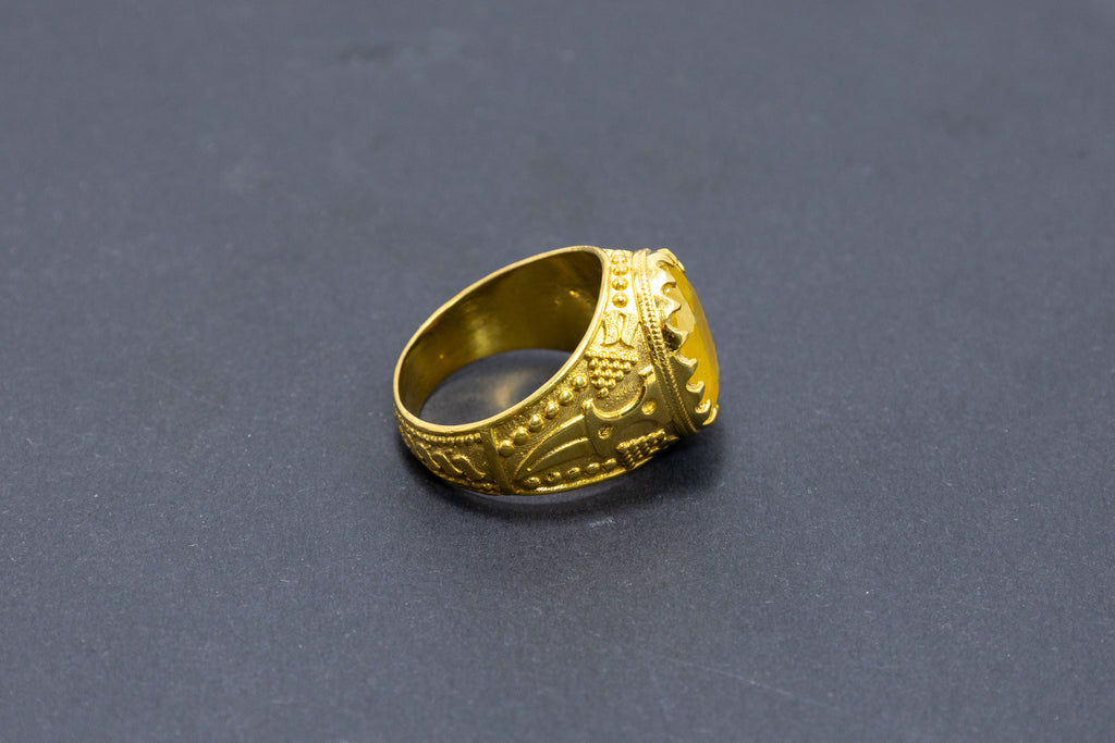 Royal Yellow Sapphire Ring (10 Ratti)