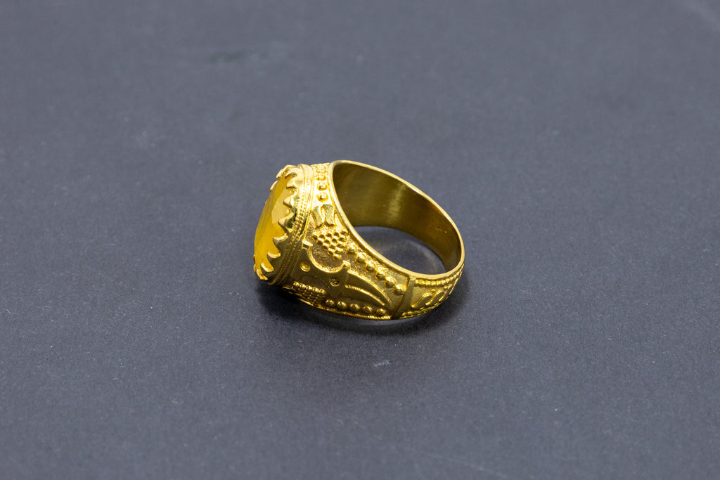 Royal Yellow Sapphire Ring (10 Ratti)